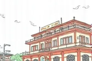铅灰色的春天封面，铅灰色天空下空荡荡的学校操场